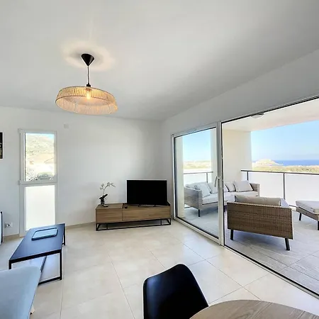 T2 Charmant Avec Piscine, Terrasse Et Garage - Calvi - Fr-1-719-16 *
